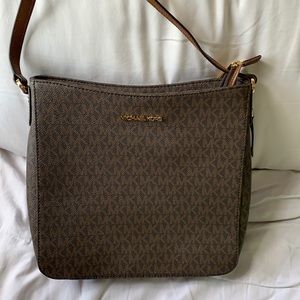 NEW Micheal Kors jet set travel messenger bag